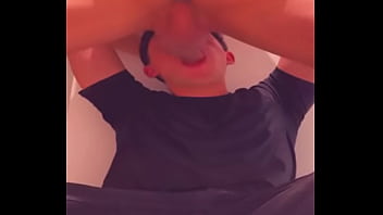 Joven atletico me atraganta en los ba&ntilde_os del centro comercial rico cruising