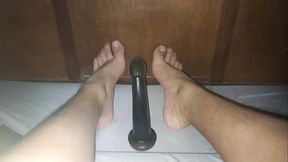 Masturbate con mis pies en medias de femboy
