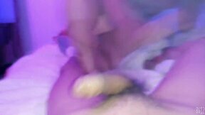 Me coge se vacea y me sigue cogiendo toda la tarde. me llena el culo de semen
