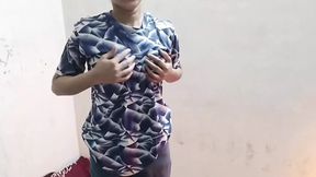 Big step sister ko gandi gandi video dekhte pakad liya