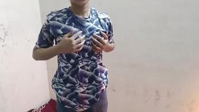 Big step sister ko gandi gandi video dekhte pakad liya