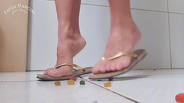 FEET CRUSHING - CANDIES BEAR