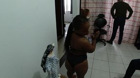 aventuras do casal mattos - levamos o anao pitoco e a anazinha do mau na praia pra massager a mini buceta e o mini cuzinho