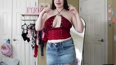 Brunette Influencer Tries On HALTER TOP Gushing Big Tits Big Ass