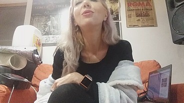 adore my feet, lil stupid sissy!