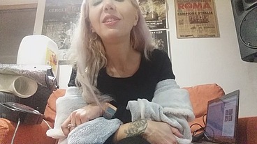 adore my feet, lil stupid sissy!