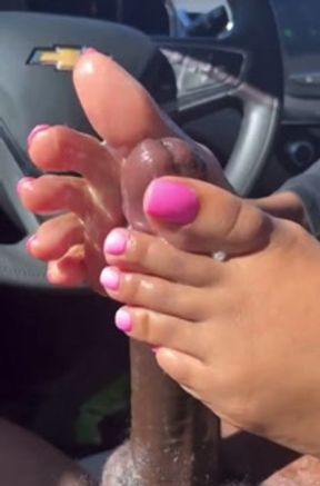 Pink toes ebony car footjob