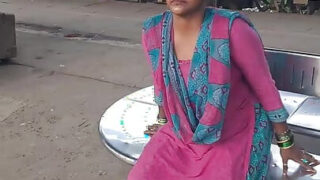 Videoclip hardcore de casă cu o tânără indiană amatoră de 18 ani, futută anal de un pula mare