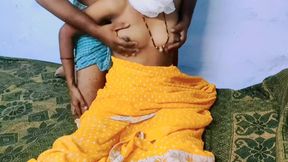 Desi Bhabhi in Yellow Colour Saree Fuking