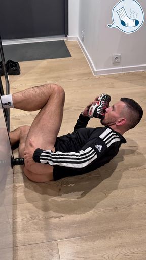 Small Dick Hunk in White Socks Is Cuming