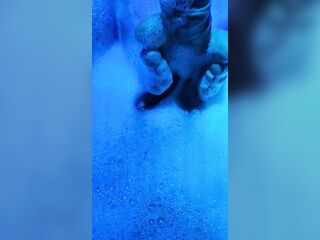 Sega con i piedi nella jacuzzi
