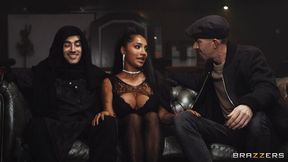 FMM hardcore sex session with a big-boobed goddess Yasmina Khan