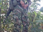 En medio de la guerra hay espacio para masturbarse, militares colombianos soldados latinos sexo real