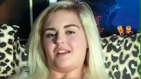 Natural-tit'd amateur gets her creamy hole stuffed