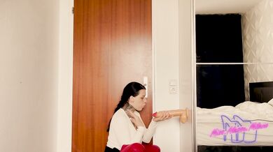 I love big white cocks (BWC), also big black cocks (BBC).