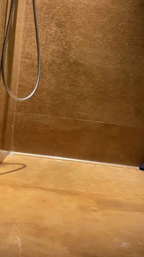 CAROLINA IENA - Italian girl takes a sensual shower and shows off her feet