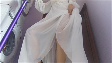 a young and beautiful housewife, with a particular flaw: she loves to use the vacuum cleaner, naked