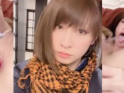 日本の男の娘が、ぽっかりと開いたアナルに、大きなディルドを入れてオナニーします。