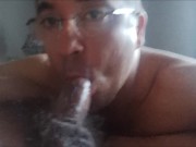 TRAGANDO LECHE COMO UNA GUARRA