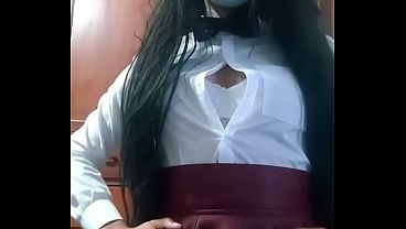 Hermoso marica vestido como una mujer ansioso de verga