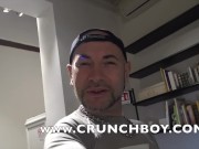 bel hetero viril et barbu accepte de sucer et se faire baiser par un daddy