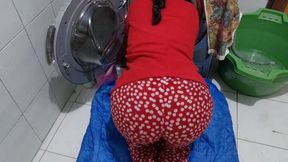 My young stepmom gets stuck and I take the opportunity to fuck her