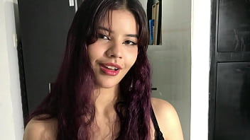 &iexcl_Sorprend&iacute_ a mi hermanastra con mi polla!