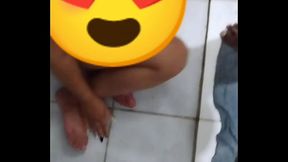 Cheguei da casa de swing destru&iacute_da e acabada, levei pica de todos os lados, corno me deu muito mijo em casa