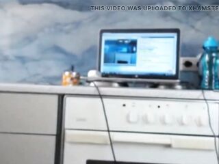 Hot Dea Twerking on Live Streaming