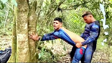 SUPER-HEROI CAPITAO AMERICA HOMEM ARANHA E PANTERA NEGRA PERDIDOS NA FLORESTA COM TESAO