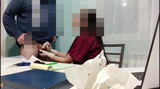 Doctor handjob and sucks patient until he cums on her tits. VIDEO FULL ON OF!