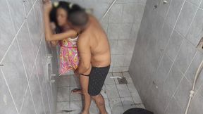 enteada com uma bumbum lindo e avantajado agradece ao padrasto pelo vestido novo 100% anal