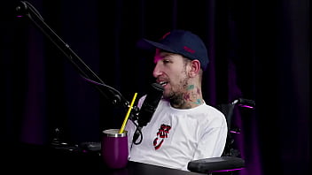 N&atilde_o planejava entrar na com&eacute_dia, se formou em psicologia, acham que deficiente n&atilde_o transa, recebeu amea&ccedil_as, e os que n&atilde_o entende... - Biel do Olhar sob rodas - (WATCH ON: SHEER/RED)