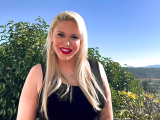 ”Alysha, 26 years old, nurse in Lyon!”