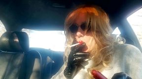 MATURE CD BLONDE SMOKING VS 120s AND APPLYING RED LIPSTICK