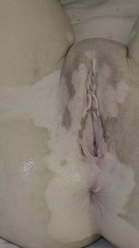 Real Utah Mormon Housewife Uses Dildo in Pussy on homevideo