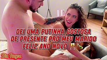 Dei uma putinha gostosa De presente pro meu marido Feliz Ano Novo