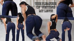 THE PLEASURE OF WETTING MY LEVI´S
