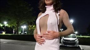 In tan Jumpsuiet on tour