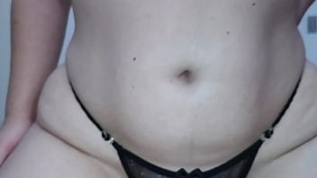 Puta hermanastra casada se pone de rodillas para chupar polla y recibir todo mi semen en su boca- Blowjob