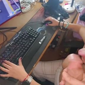 Busty Gamer Girl Sucks It Like a Fucking Playing Fortnite