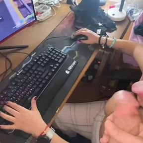 Busty Gamer Girl Sucks It Like a Fucking Playing Fortnite