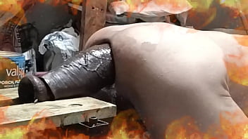 ENORME POLLA NEGRA DESTROZA AL GLOTON