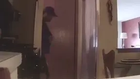 latino caliente llega despues de trabajar a que se la chupen y le saquen su lechita, que rica mamada quiero mas.