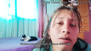Con esa carita tan tierna mi hermanastra se traga mi semen