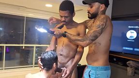 Bastidores de grava&ccedil_&atilde_o , Jhon Black fudendo o Roninhoboysp com seu pauz&atilde_o de 25 cm. Em breve cena completa