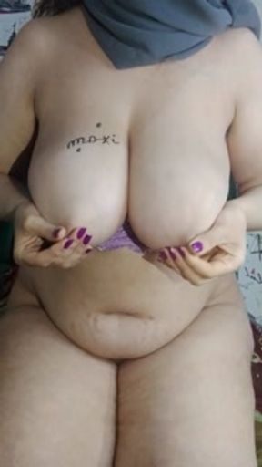 عييتي من تكفات احبيبة اجي نهنيك وجي تبرع ليا بطبون حوي تتسخف ونعس حدايا ترتاح😍