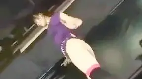 Asiática Recibe Un Enema y Baila Desnuda