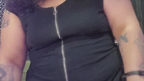 BBW SKATER SLUT DILDOS HER PUSSY WHILE ON SKATES