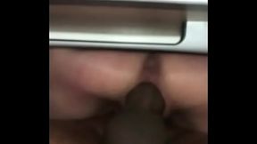 Elle m'_excite en parlent salement et fait la chienne accro &agrave_ ma bite